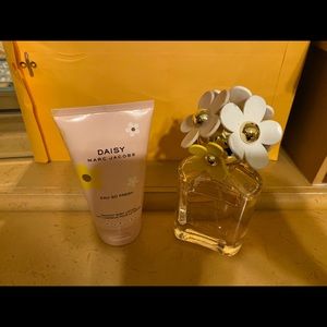 SOLD Daisy Mark Jacobs